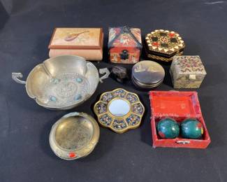 Lot 308h  Lot of vintage trinket items