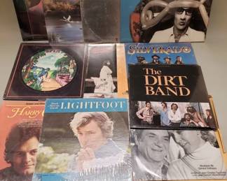 Lot 500  Group of vintage LP records, Harry Chapin, G