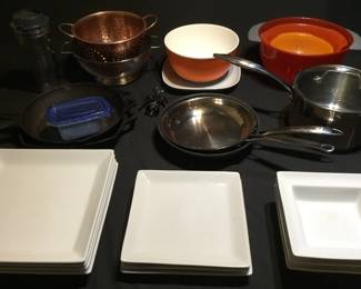 Lot 726h  Kitchenware, Lodge cast iron skillets