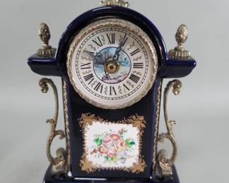 Lot 517  Ceramic and spelter battery operated cherub clock