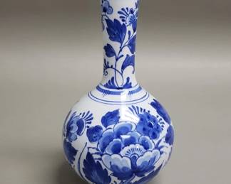 Lot 34  Vintage Royal Delft blue soliflore vase