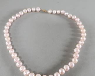 099  Lot 272  Pearl necklace with 14k gold clasp