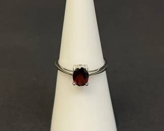 Lot 760h  Vintage sterling silver ring with red gemstone