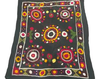 Lot 437h  Handmade Suzanistyle table cover