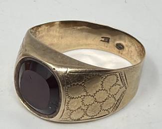 028  Lot 15  Victorian 14k gold ring