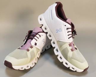 Lot 319  On Cloud 5 Ice Haze womens running sneaker