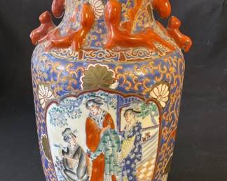 057  Lot 335h  Large vintage Japanese Imari porcelain vase