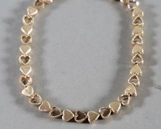 016  Lot 447  14k gold gold bracelet with continuous miniature