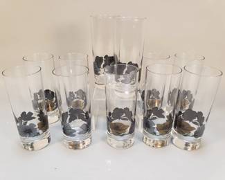 Lot 325  Set of drinking glasses with floral motif