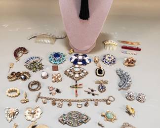 Lot 365  Group of vintage costume jewelry, pendants,