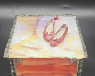165  Lot 390h  Decorative beveled glass trinket box with fused