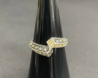 Lot 515h  Vintage sterling silver ring with marcasite and