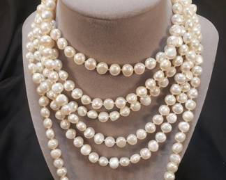 Lot 204  Endless style freshwater pearl necklace