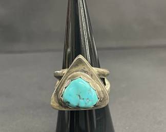 Lot 444h  Vintage sterling silver and turquoise ring