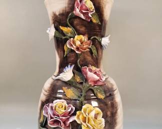 083  Lot 338  Capodimonte Italian ceramic vase, as is