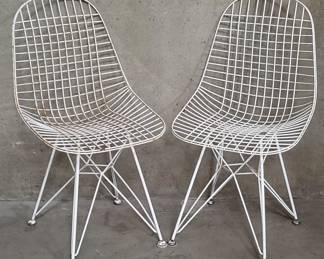 113  Lot 165  Pair of Herman Miller Eamesstyle metal wire