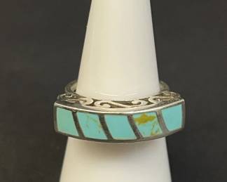 Lot 730h  Vintage sterling silver ring with turquoise inlay