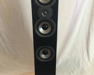 149  Lot 614h  Polk Audio TSi400 floorstanding tower speaker