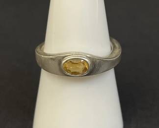 Lot 567h  Vintage sterling silver and yellow gemstone ring