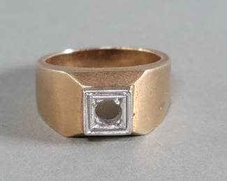 012  Lot 255  14k gold ring