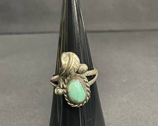 Lot 425h  Vintage sterling silver and turquoise ring