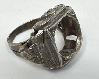 Lot 16  Vintage silver ring