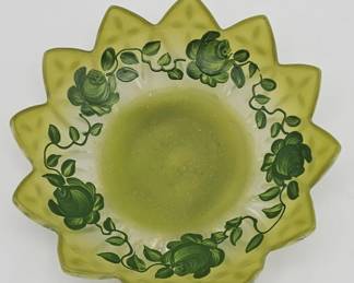 Lot 549h  Vintage green pressed glass bowl with