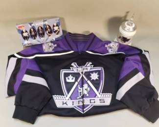 Lot 321  LA Kings XL reversible jacket, SMITI Sports action
