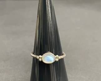 Lot 725h  Vintage sterling silver ring with opalescent