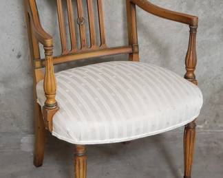066  Lot 125  Vintage Frenchstyle arm chair