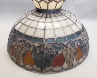 123  Lot 522  Vintage resin swag lamp