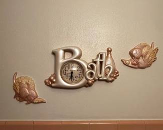 vintage bath wall clock with matching plaques