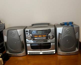 Philips portable Cassette and CD, AM/FM radio boombox 