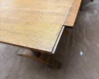 Beautiful Antique oak extension dining table. 