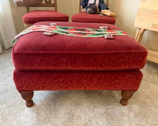 Side view ottoman picture 1 of 2 of it.