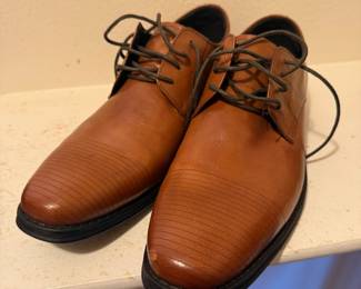 KENNETH COLE 8 1/2 $30.00