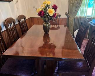 Dining room table elegant