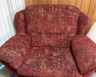 Recliner clean and comfy
