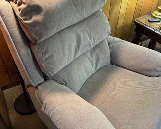 Clean comfy recliner