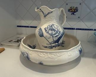 Franz Anton Mehlem Bonn 'Lotus' Wash Basin and Pitcher Set