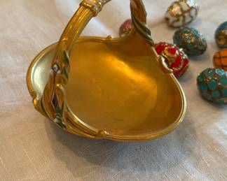 The Franklin Mint Spring Egg Basket with 7 Miniature Eggs