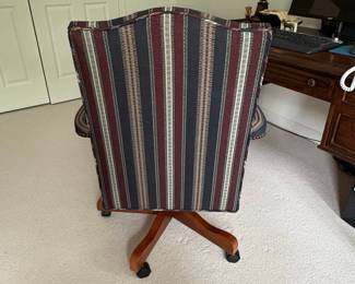 Traditional Upholstered Swivel Office Chair