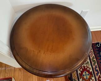 Traditional Pedestal Accent Table