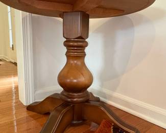 Traditional Pedestal Accent Table