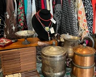 Mother of Pearl Steak Knofe Set nad Vintage Clothles