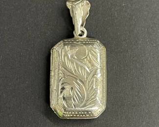 Lot 485h  Vintage sterling silver locket pendant
