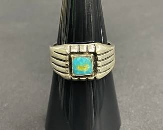 Lot 635h  Vintage sterling silver and turquoise ring
