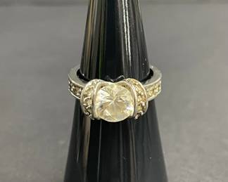 Lot 680h  Vintage sterling silver and cubic zirconia ring