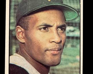 Lot 449h  1961 Topps Roberto Clemente baseball card