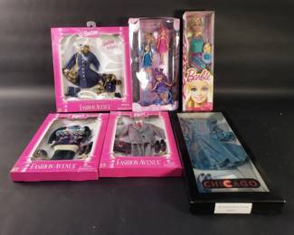 166  Lot 302  Group of Mattel Barbie dolls and clothes